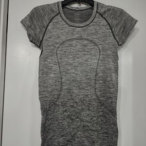 Lululemon swiftly Short sleeve size 6 Rare